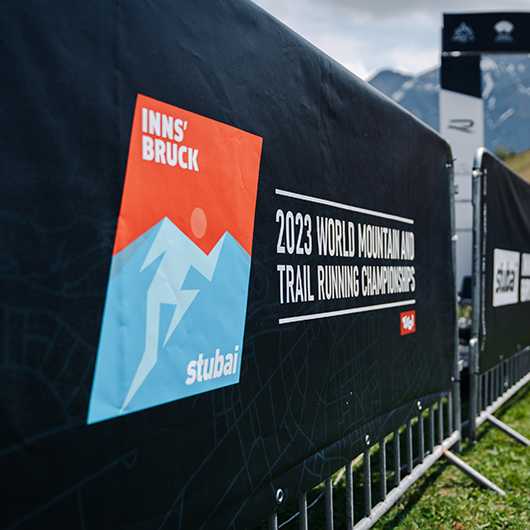 Innsbruck-Stubai Trail Run WM Banner. Logo der Berglauf-Weltmeisterschaft 2023.