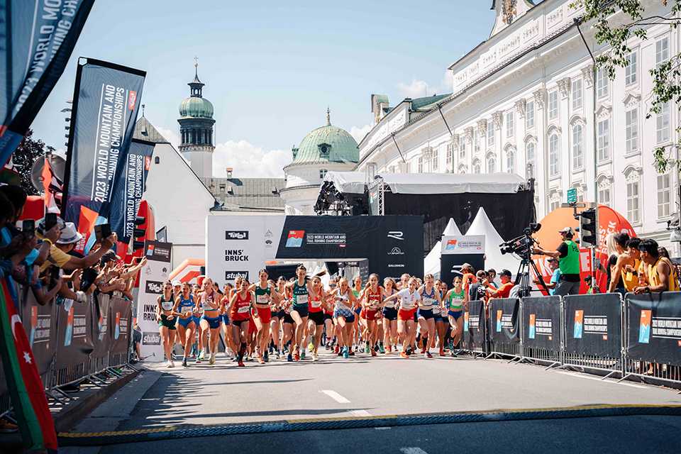 Start Trail Run WM Innsbruck-Stubai: Läuferinnen beim Berglauf-Weltmeisterschaftsrennen in Innsbruck.
