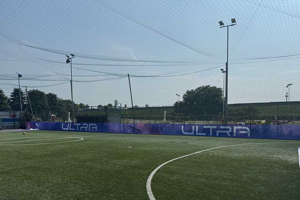 PUMA Fußballfeld mit ULTRA Bande. Fuel Your Fast.