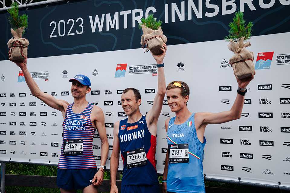 Trail Run WM Innsbruck-Stubai: Siegerehrung Männer. Läufer aus GB, Norwegen, Italien.